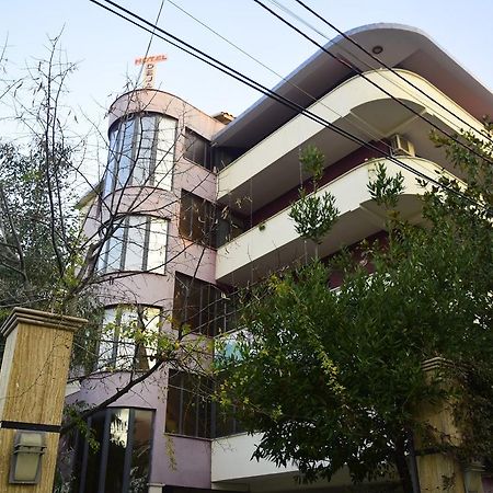 Hotel Deja Тирана Екстериор снимка