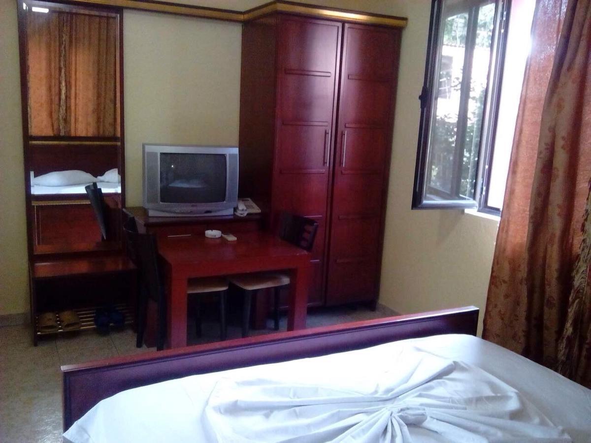 Hotel Deja Тирана Екстериор снимка