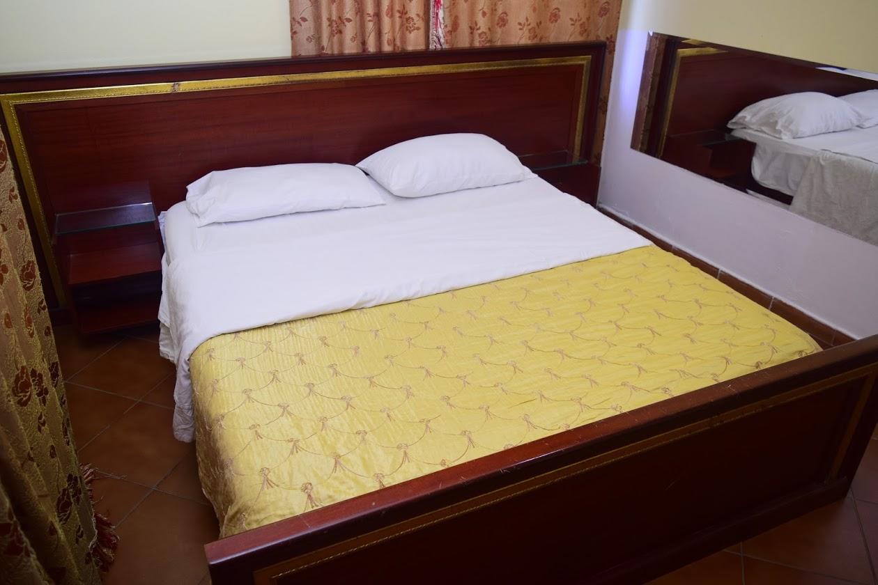 Hotel Deja Тирана Екстериор снимка
