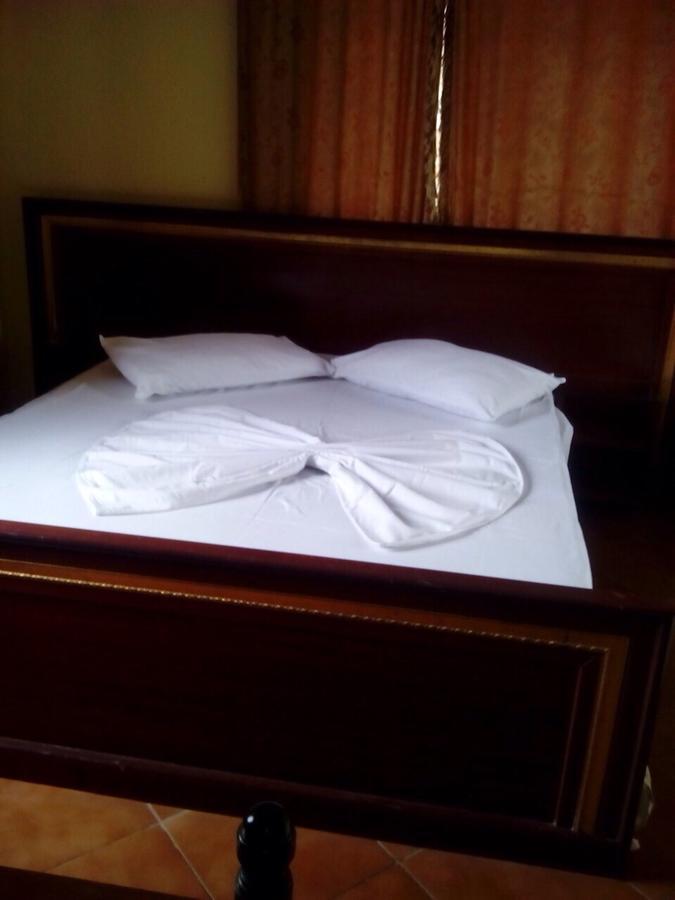 Hotel Deja Тирана Екстериор снимка